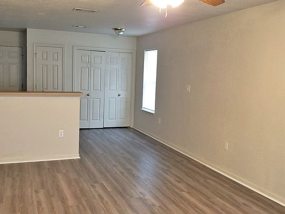 2nd image of 811D Industrial Ave #D
