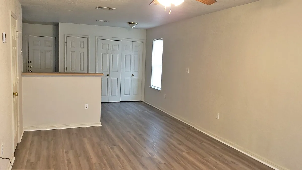 Building Photo - 811D Industrial Ave #D