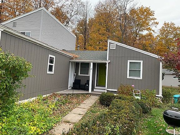 2nd image of 3 Hanningfield Cir