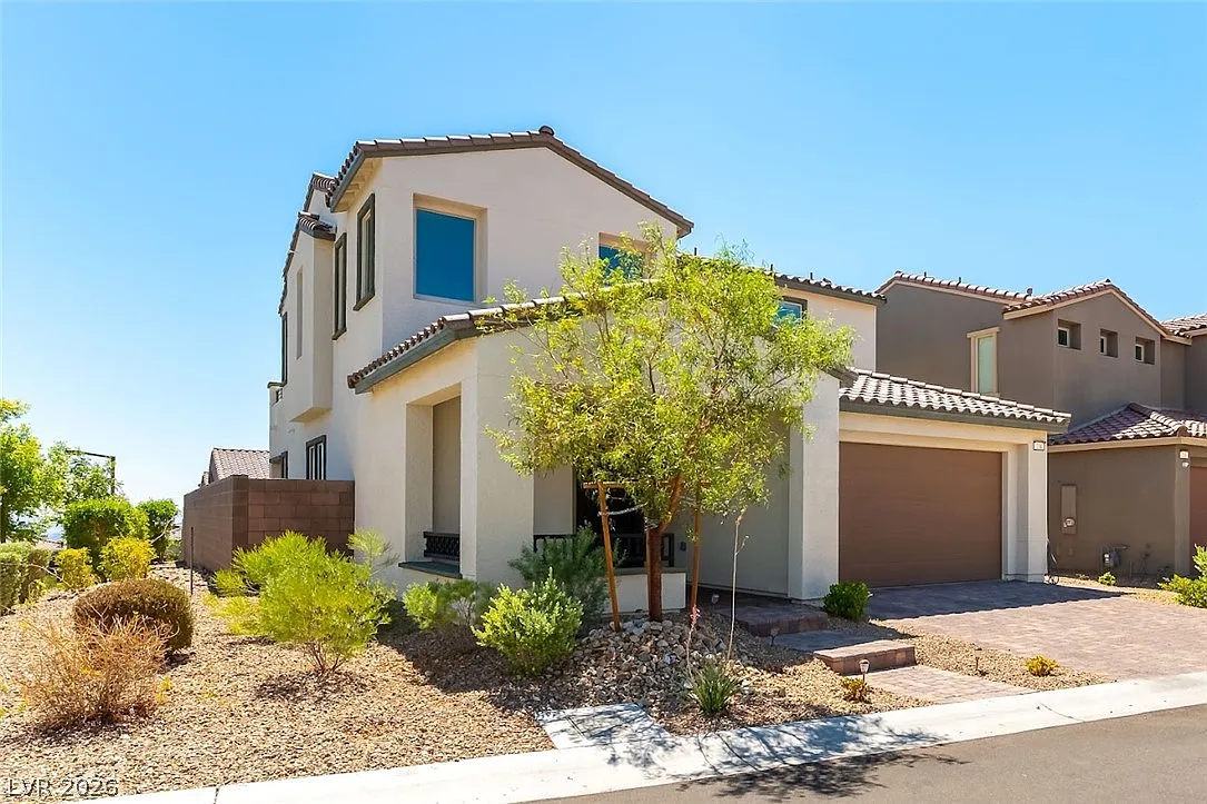 4 bed, 3.5 bath, 2395 sqft, $3,100 — Photo 2