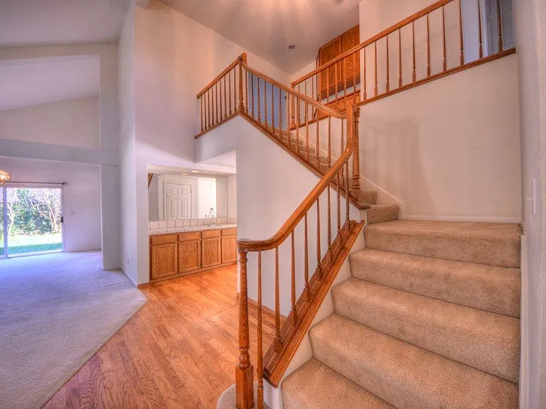 201 Yarborough Ln — Photo 8