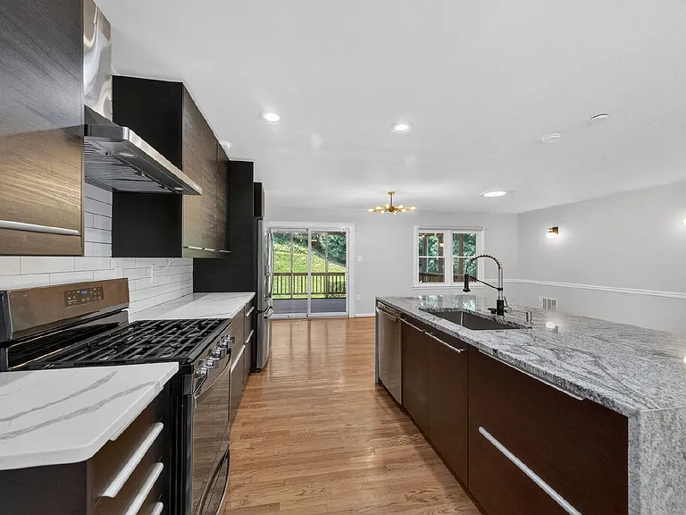 925 Chancellor St SW — Photo 24