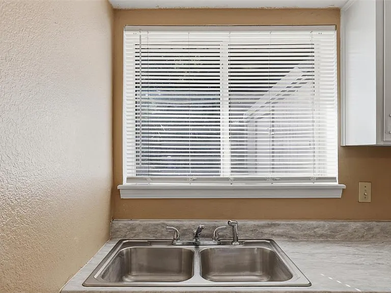 1628 Claudia Dr — Photo 16
