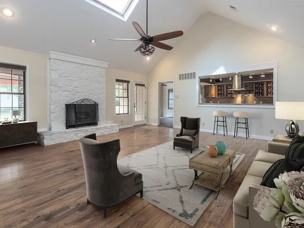 1464 Pine Shadows Dr, Memphis, TN 38120