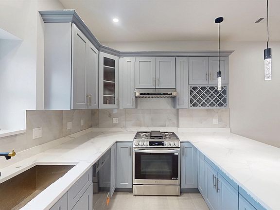 2nd image of 14 King St #3