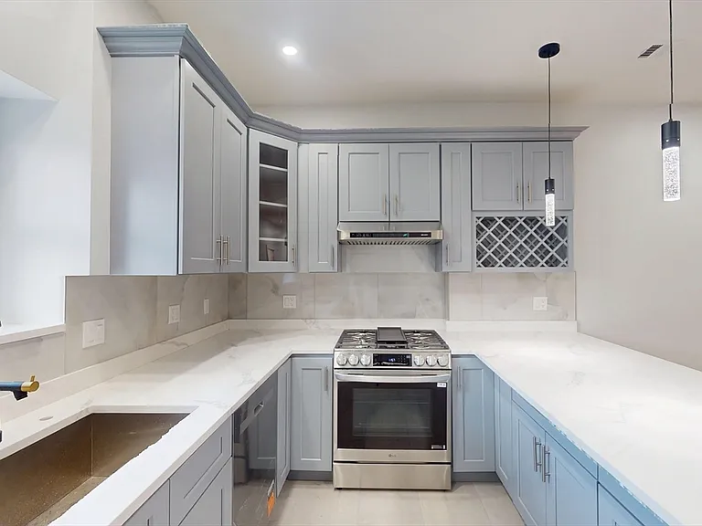14 King St #3 — Photo 2