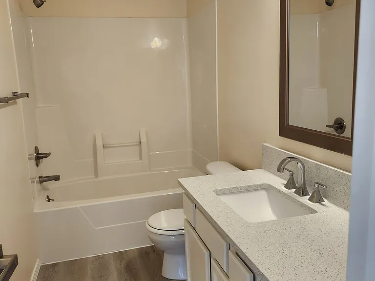 3360 N Governeour Cir — Photo 7