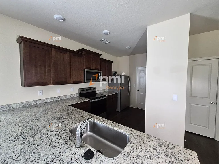115 Foley Dr — Photo 2
