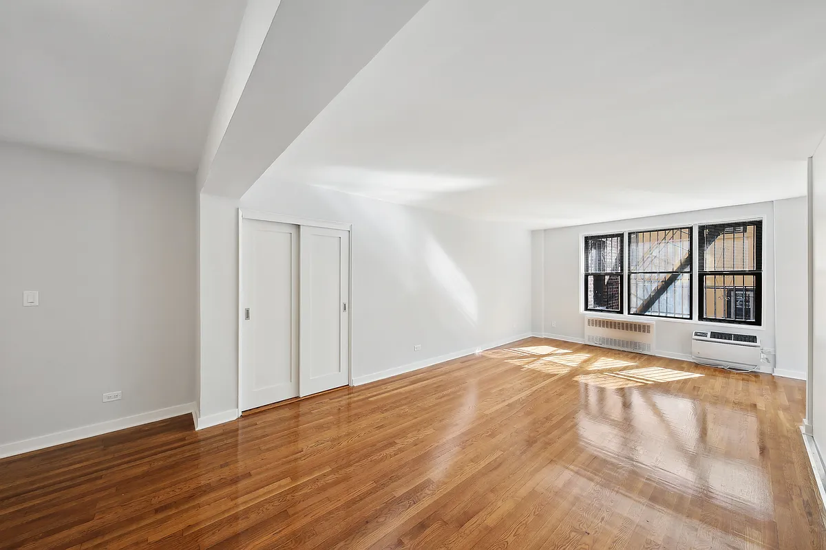 2400 Webb Avenue 04H