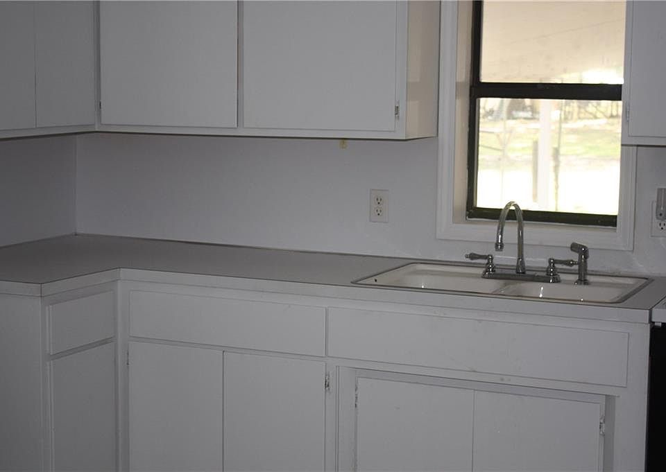 2nd image of 3715 Evans Rd