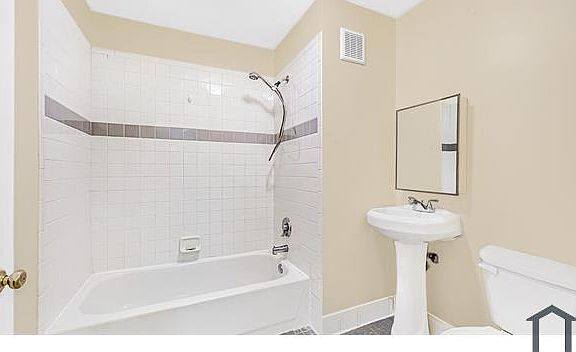 4th image of 946 E 181st St #2