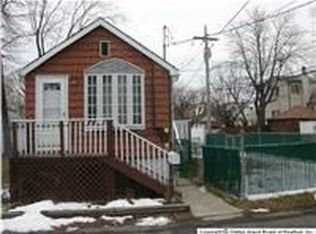 105 Beachview Ave, Staten Island, NY 10306