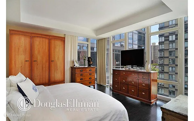 Rented by Douglas Elliman | media 27