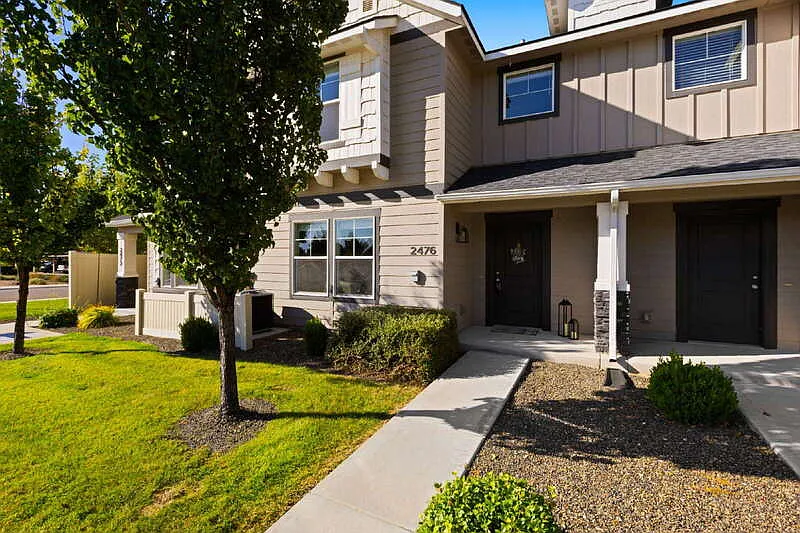2476 E Blue Tick St