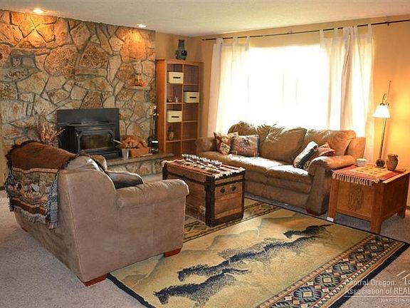 3rd image of 2485 NE Quail Valley Ln