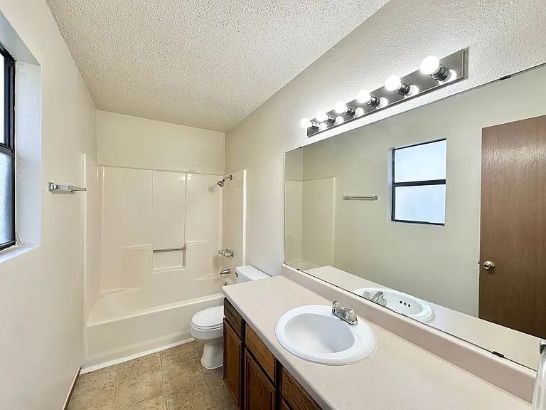 2707 Taft St — Photo 16