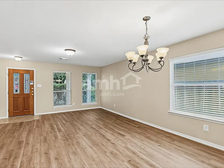 10518 Marengo Ln — Photo 7