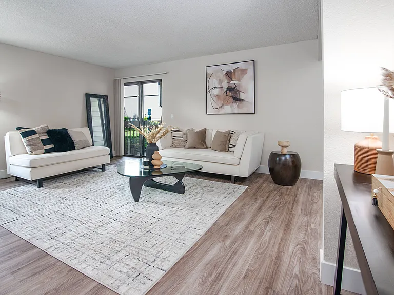 Rivercrest Apartments — Photo 24