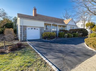 34 Emmet Ave, East Rockaway, NY 11518