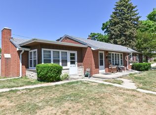 325 Glencoe Pl, Wauwatosa, WI 53226