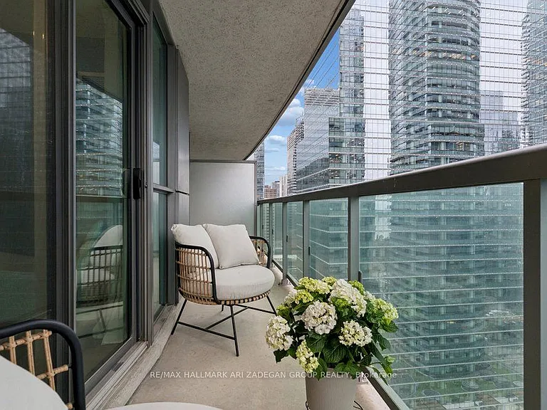 19 Grand Trunk Cres #3108 — Photo 17