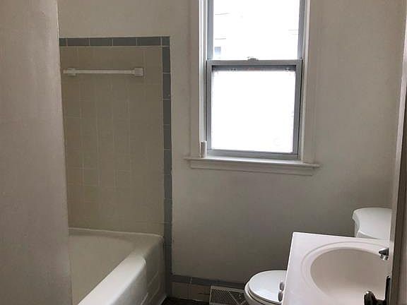 5th image of 23117 Hoover Ave