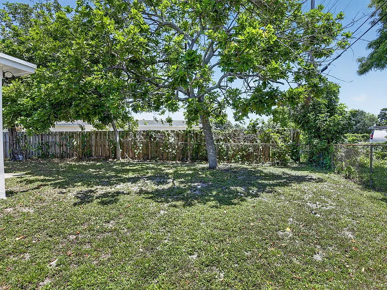 5804 NW 14th St — Photo 42