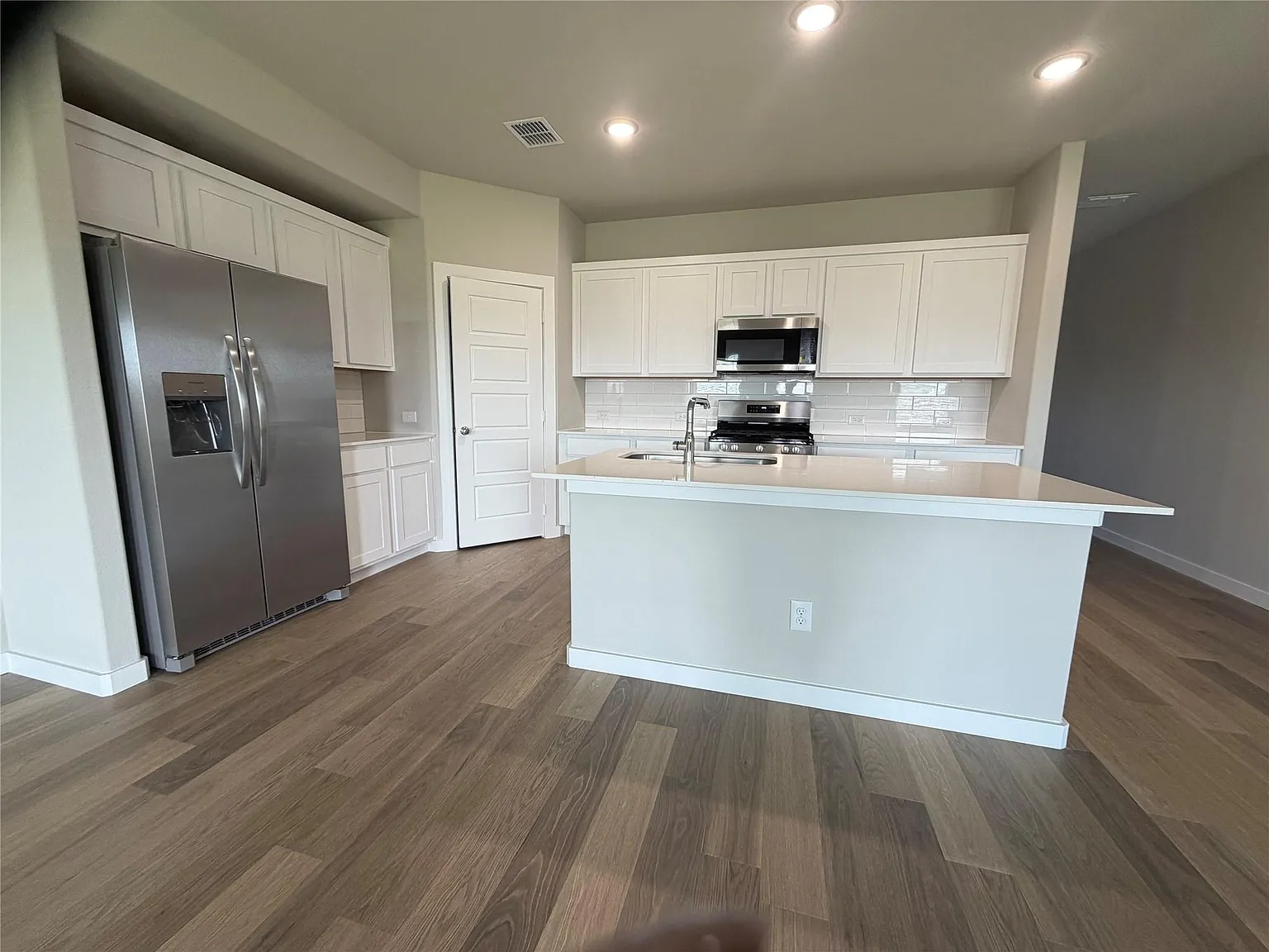 4 bed, 1791 sqft, $2,400 — Photo 3
