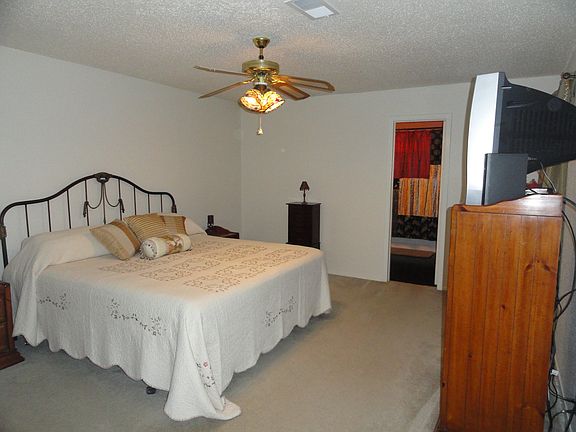 4th image of 458 Oakdale Dr