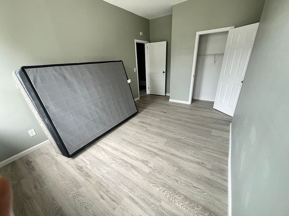 2nd image of 912 Adelaide St #201