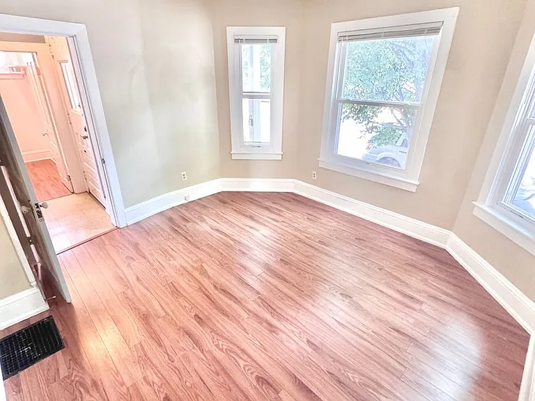 229 E Union Blvd — Photo 25