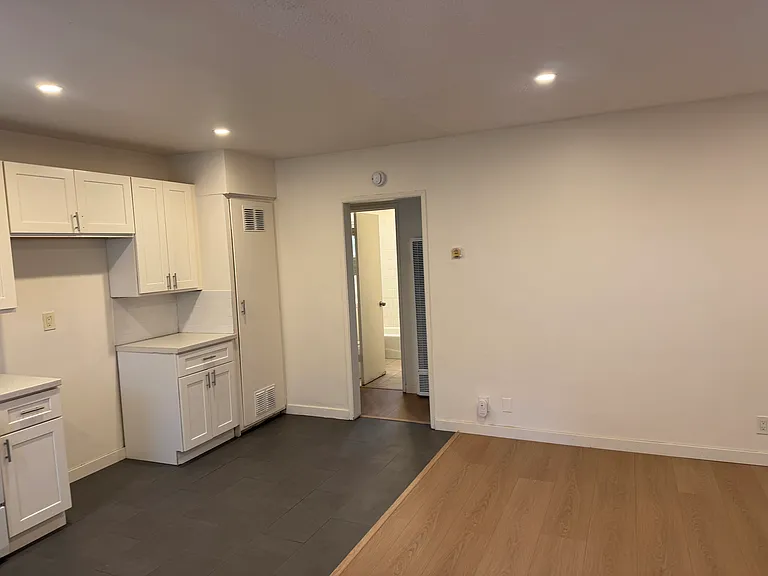 511 E Washington ave — Photo 16