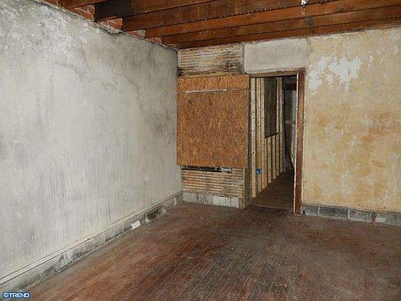 4th image of 1604 Thatcher St