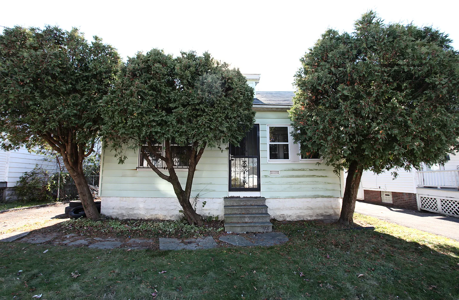 12404 Revere Ave photo 1