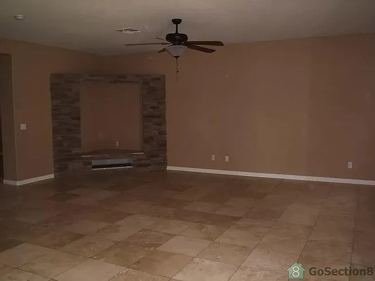 3205 W Pleasant Ln — Photo 8