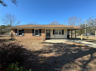 911 N Jackson St, Raeford, NC 28376