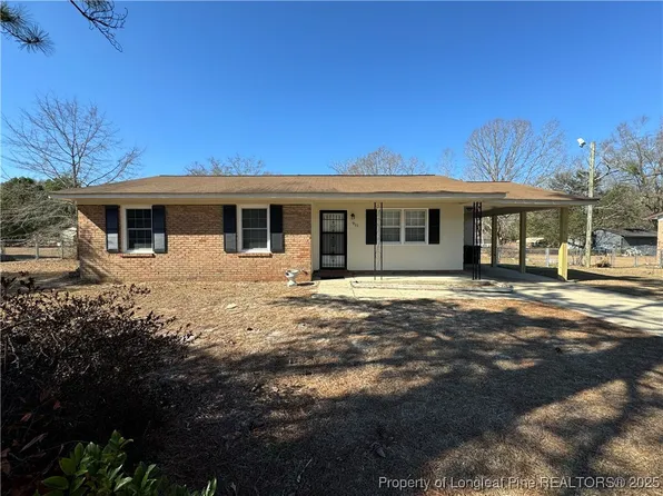 911 N Jackson St, Raeford, NC 28376