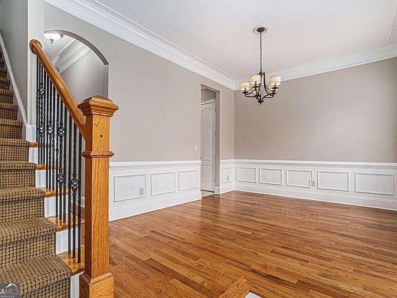 3rd image of 1035 Pearl Point