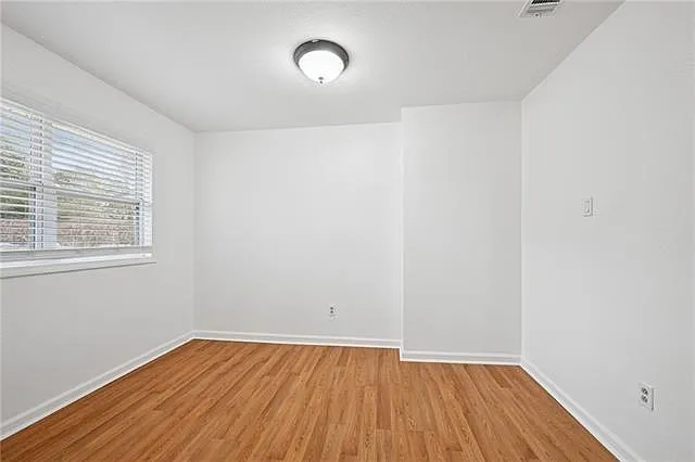 2 bed, 1.0 bath, 910 sqft, $1,100 — Photo 3