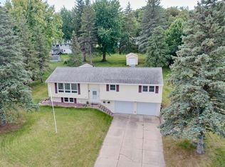 806 Des Moines Dr, Windom, MN 56101