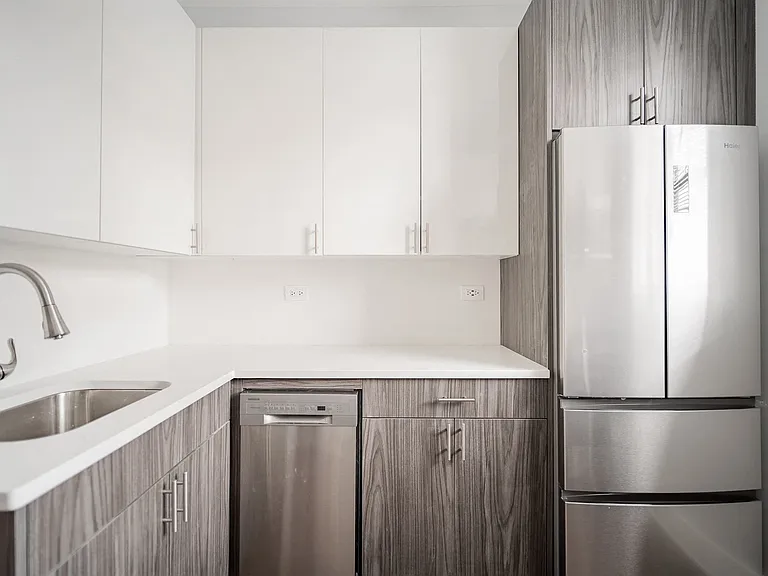 1623 W Belmont — Photo 7