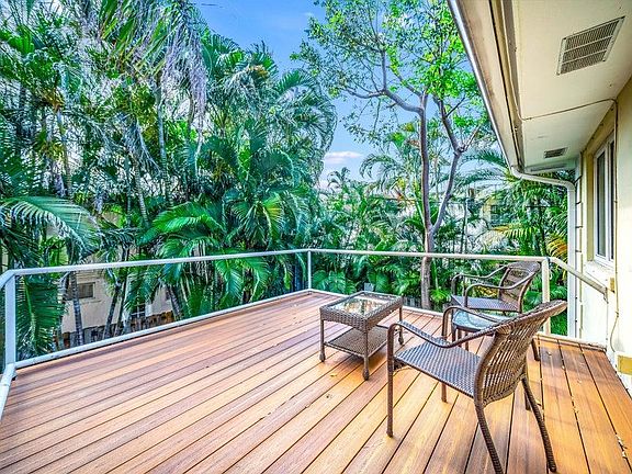 PRIVATE PATIO/ DECK