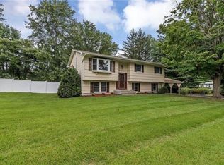 4 Violet Ct, Suffern, NY 10901