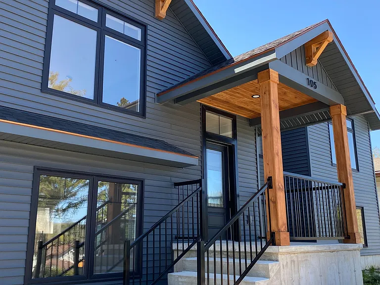 105 Maple St — Photo 1