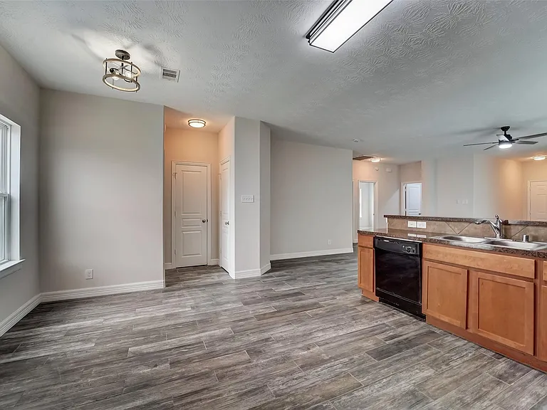 315 Apache Field Ln — Photo 11