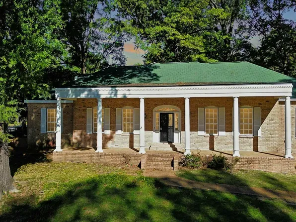 3821 Lakehurst Dr, Memphis, TN 38128