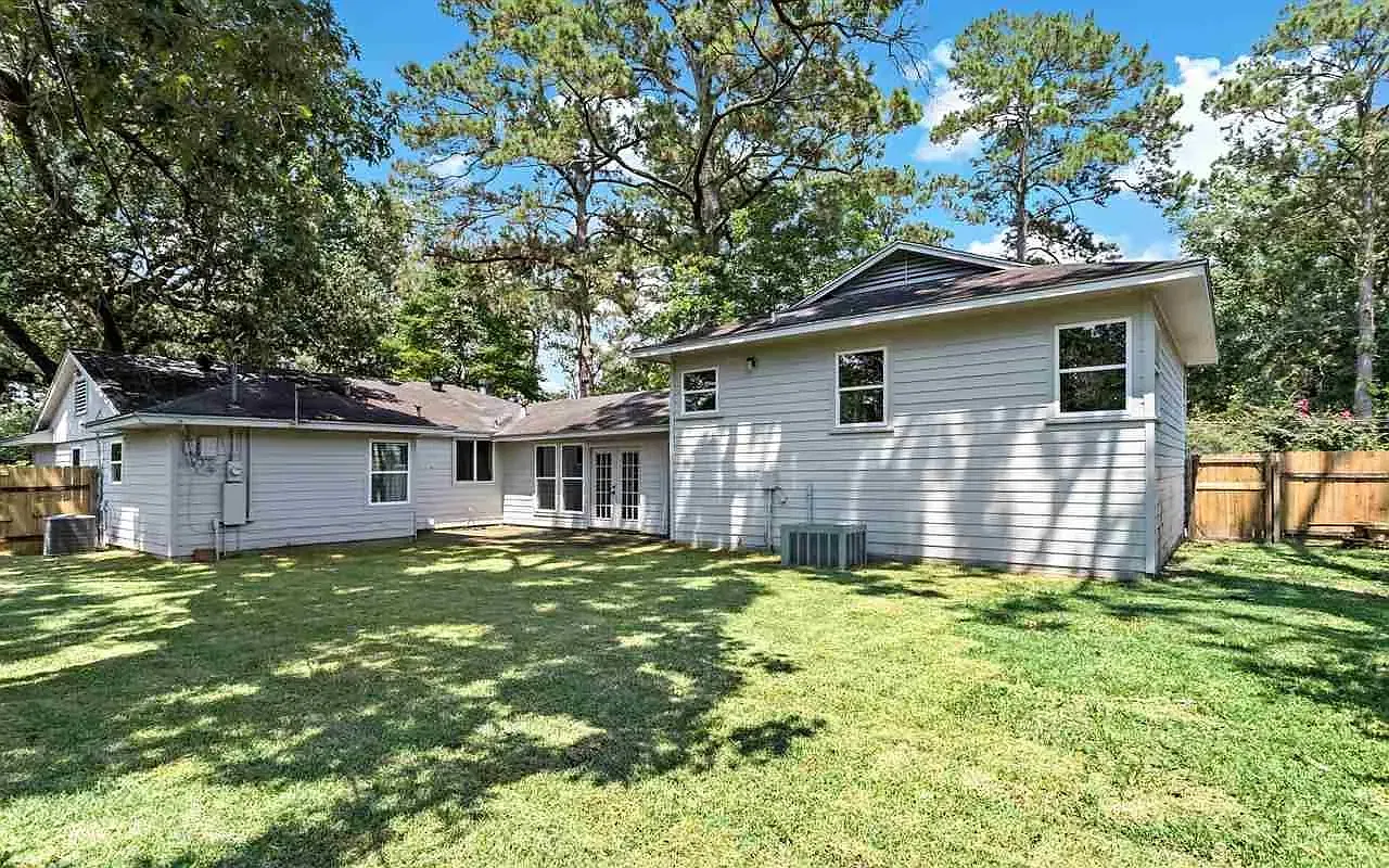 4 bed, 2458 sqft, $2,500 — Photo 2