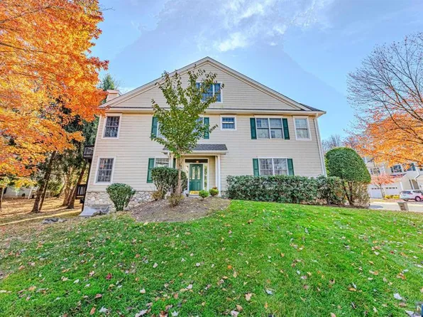 38 Woods Edge Rd, Old Tappan, NJ 07675