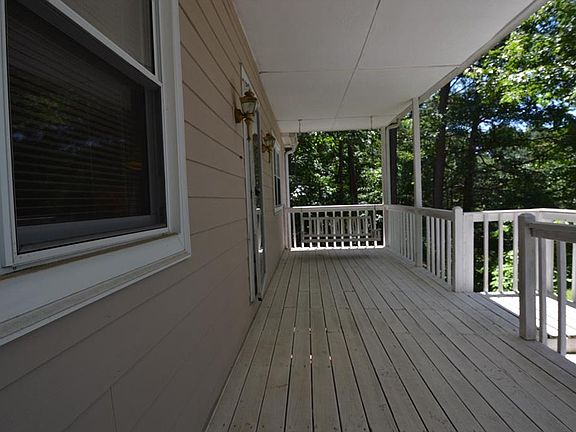3rd image of 808 Victoria Pl
