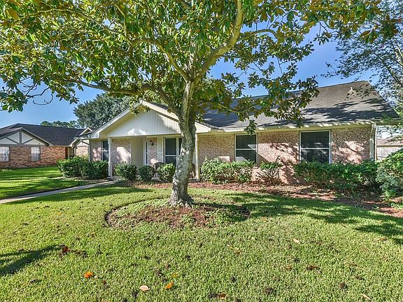 3rd image of 10415 Carlow Ln